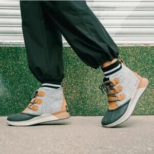 Sorel Gray and Tan Women's Sneakers